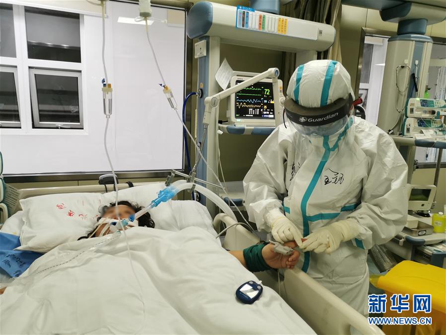 （一線抗疫群英譜&middot;圖文互動）（2）生命之光，溫暖&ldquo;無面之交&rdquo;&mdash;&mdash;記抗疫一線重癥監(jiān)護室90后護士金鈺 