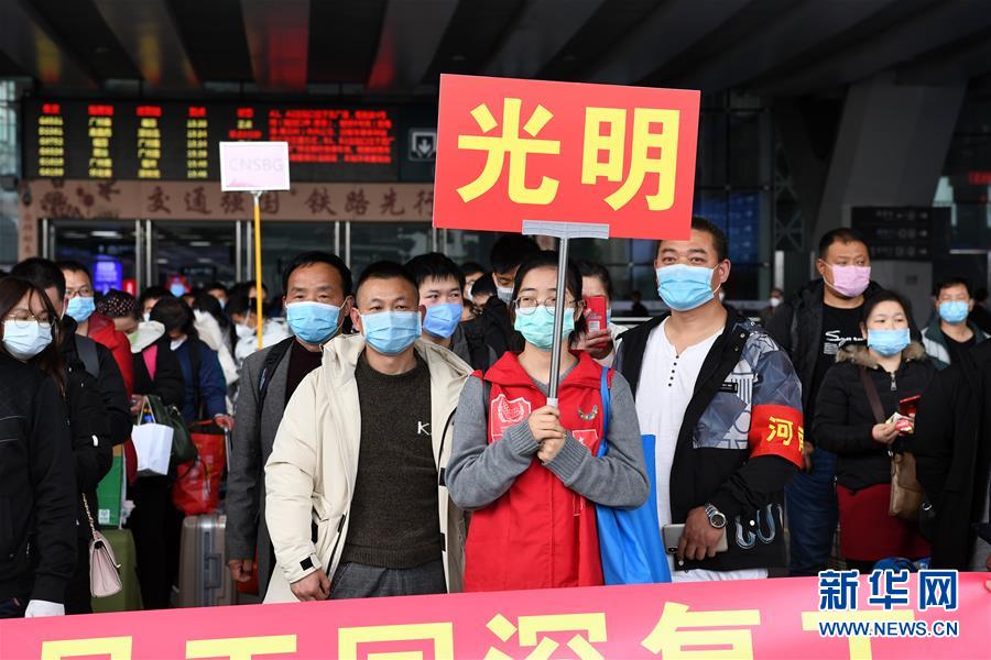 （在習(xí)近平新時代中國特色社會主義思想指引下&mdash;&mdash;新時代新作為新篇章&middot;習(xí)近平總書記關(guān)切事&middot;圖文互動）（14）精準(zhǔn)發(fā)力抓統(tǒng)籌&mdash;&mdash;各地落實&ldquo;分區(qū)分級&rdquo;有序恢復(fù)生產(chǎn)生活 