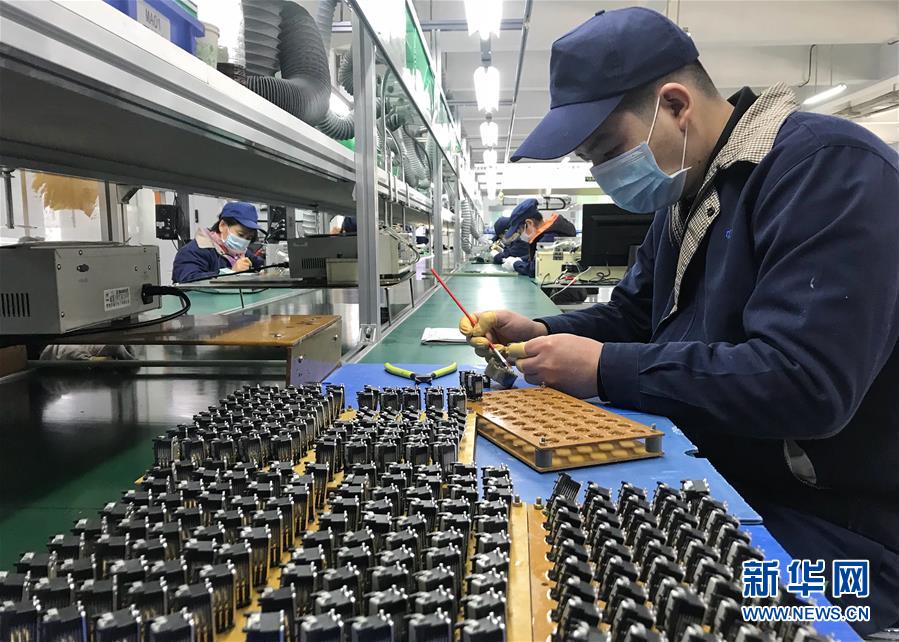 （在習(xí)近平新時代中國特色社會主義思想指引下&mdash;&mdash;新時代新作為新篇章&middot;習(xí)近平總書記關(guān)切事&middot;圖文互動）（1）精準(zhǔn)發(fā)力抓統(tǒng)籌&mdash;&mdash;各地落實&ldquo;分區(qū)分級&rdquo;有序恢復(fù)生產(chǎn)生活