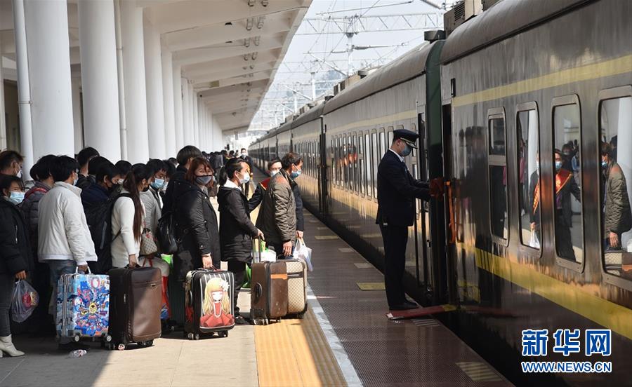 （新華全媒頭條&middot;圖文互動(dòng)）（2）暢通復(fù)工復(fù)產(chǎn)&ldquo;生命線&rdquo;&mdash;&mdash;全國(guó)恢復(fù)正常交通運(yùn)輸秩序