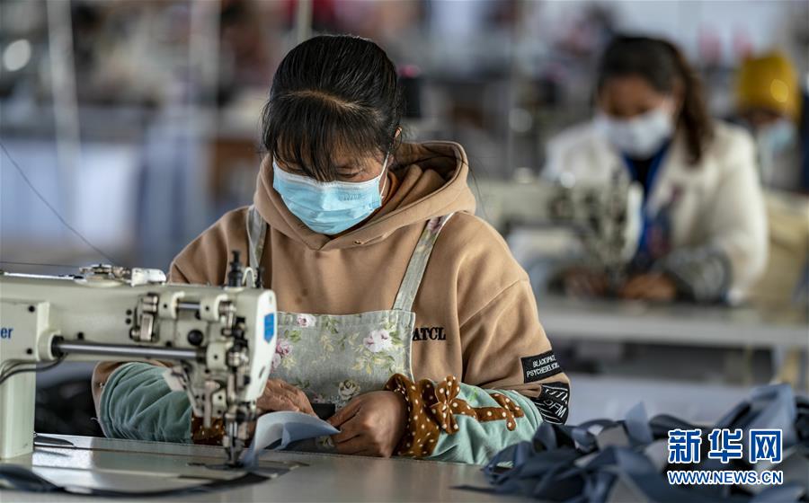 （在習(xí)近平新時代中國特色社會主義思想指引下&mdash;&mdash;新時代新作為新篇章&middot;習(xí)近平總書記關(guān)切事&middot;圖文互動）（1）戰(zhàn)&ldquo;疫&rdquo;要勁時，戰(zhàn)&ldquo;貧&rdquo;再加把勁！&mdash;&mdash;中央各部門助力脫貧攻堅很給力