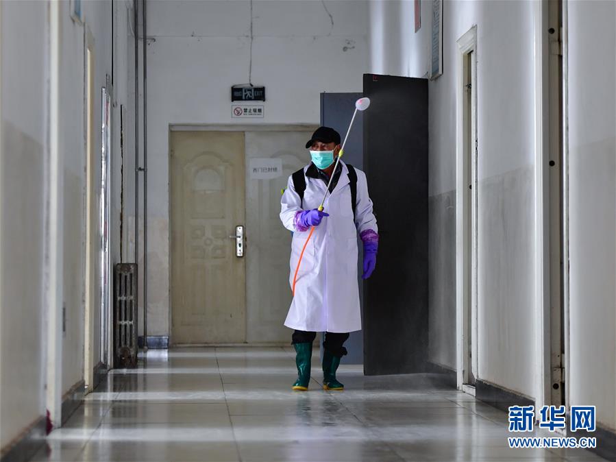 (新華全媒頭條·圖文互動(dòng))(13)春天里的瑯瑯書(shū)聲━━部分地方學(xué)校開(kāi)學(xué)見(jiàn)聞