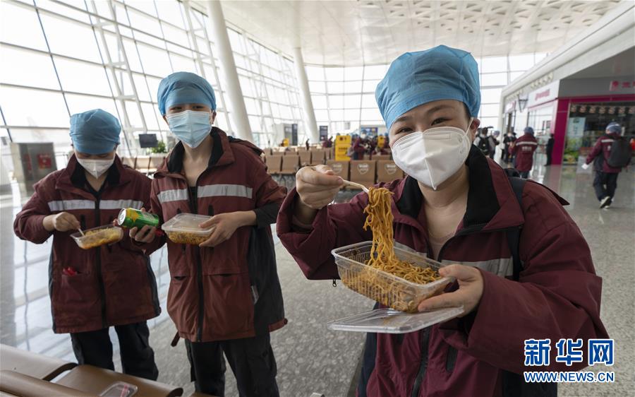 （新華全媒頭條&middot;圖文互動）（13）最美逆行者，武漢永遠記得你！&mdash;&mdash;首批援鄂醫(yī)療隊返程紀(jì)實