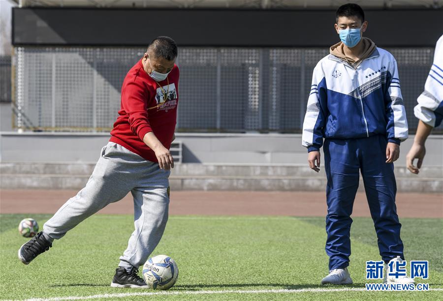 （圖文互動(dòng)）（4）&ldquo;早&rdquo;安同學(xué)，&ldquo;早&rdquo;安老師！&mdash;&mdash;新疆初高中畢業(yè)班復(fù)課一周回訪見(jiàn)聞