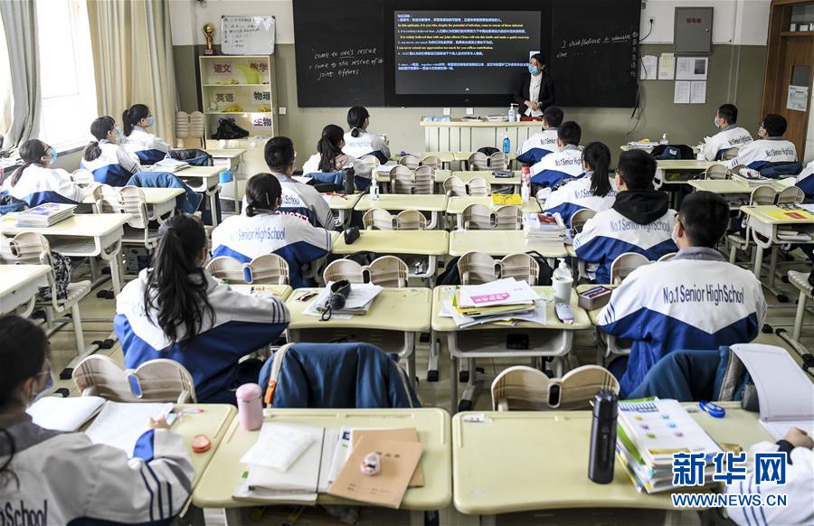 （圖文互動(dòng)）（5）&ldquo;早&rdquo;安同學(xué)，&ldquo;早&rdquo;安老師！&mdash;&mdash;新疆初高中畢業(yè)班復(fù)課一周回訪見(jiàn)聞