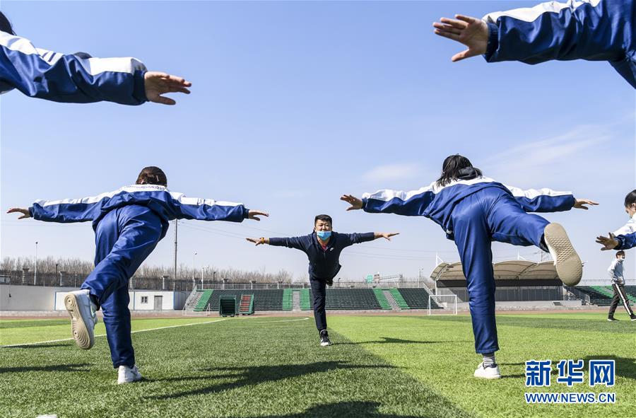 （圖文互動(dòng)）（8）&ldquo;早&rdquo;安同學(xué)，&ldquo;早&rdquo;安老師！&mdash;&mdash;新疆初高中畢業(yè)班復(fù)課一周回訪見(jiàn)聞