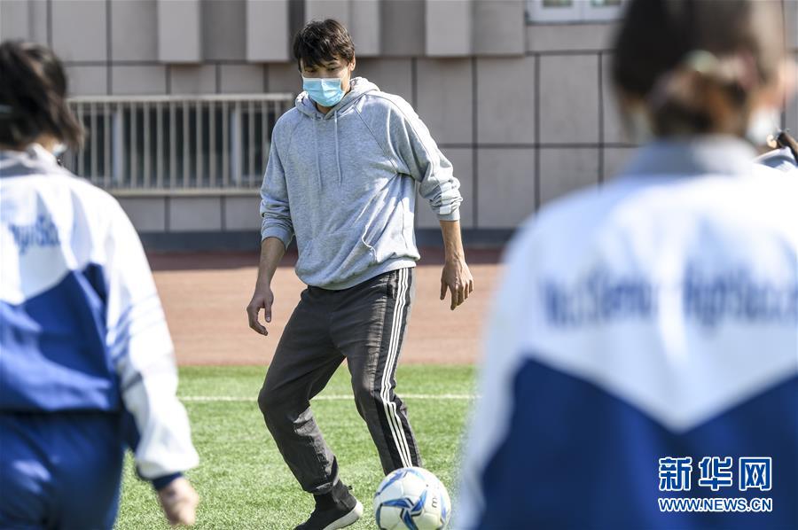 （圖文互動(dòng)）（1）&ldquo;早&rdquo;安同學(xué)，&ldquo;早&rdquo;安老師！&mdash;&mdash;新疆初高中畢業(yè)班復(fù)課一周回訪見(jiàn)聞