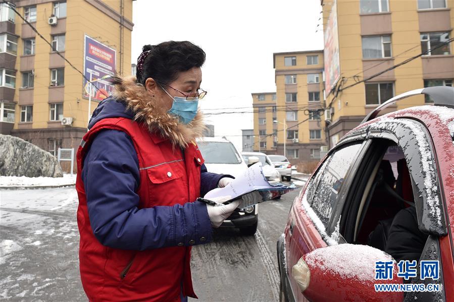 （習(xí)近平致敬的戰(zhàn)&ldquo;疫&rdquo;英雄&middot;社區(qū)工作者篇&middot;圖文互動）（1）他們，堅守一線戰(zhàn)風(fēng)雨