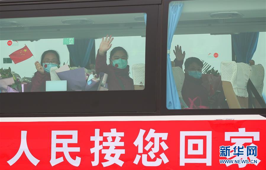 （在習(xí)近平新時(shí)代中國特色社會(huì)主義思想指引下&mdash;&mdash;新時(shí)代新作為新篇章&middot;習(xí)近平總書記關(guān)切事&middot;圖文互動(dòng)）（2）給你最溫暖的擁抱&mdash;&mdash;保護(hù)關(guān)心愛護(hù)抗疫一線醫(yī)務(wù)人員在行動(dòng)