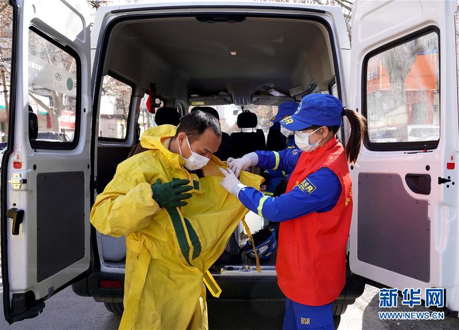 （習(xí)近平致敬的戰(zhàn)&ldquo;疫&rdquo;英雄&middot;志愿者篇&middot;圖文互動）（3）他們，微光成炬照征程