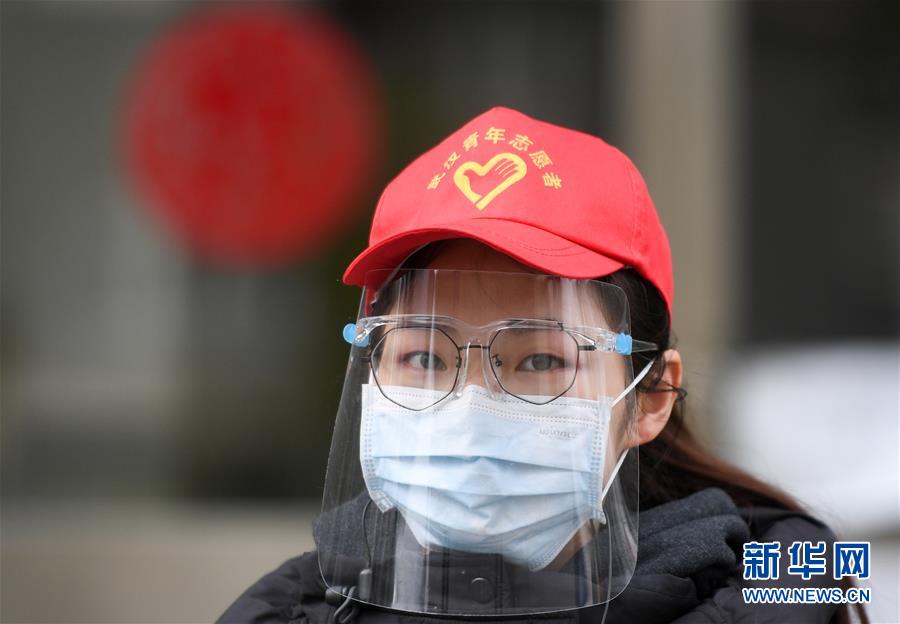 （習(xí)近平致敬的戰(zhàn)&ldquo;疫&rdquo;英雄&middot;志愿者篇&middot;圖文互動）（4）他們，微光成炬照征程