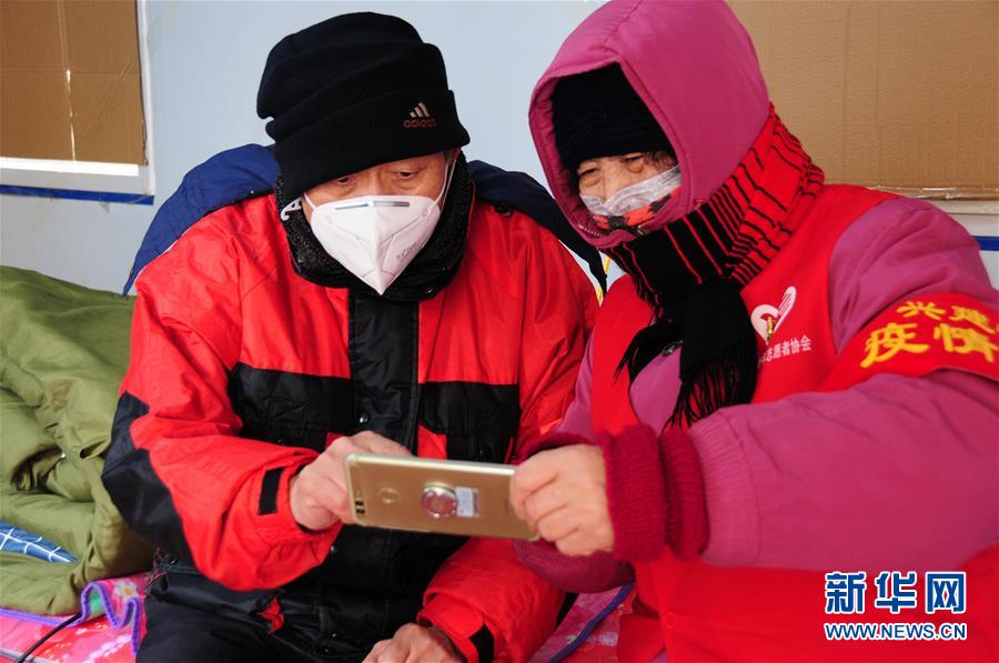 （習(xí)近平致敬的戰(zhàn)&ldquo;疫&rdquo;英雄&middot;志愿者篇&middot;圖文互動）（9）他們，微光成炬照征程