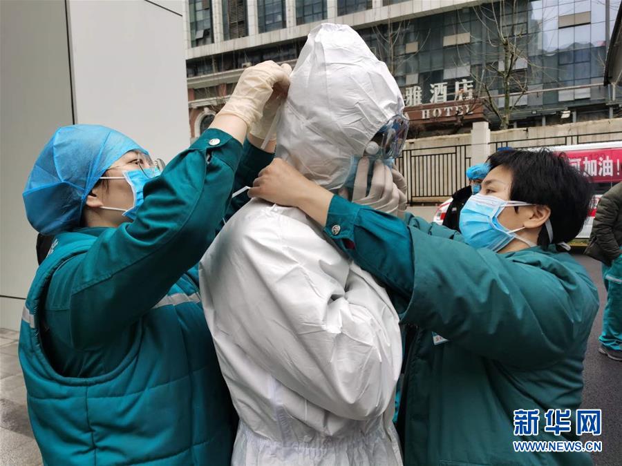 （聚焦疫情防控&middot;圖文互動(dòng)）（4）急救車輪上的45天