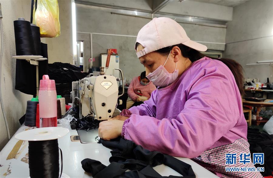 （決戰(zhàn)決勝脫貧攻堅(jiān)&middot;圖文互動）（1）&ldquo;挪窩&rdquo;迎來新生活&mdash;&mdash;貧困&ldquo;土瑤&rdquo;群眾搬出深山后的喜與盼