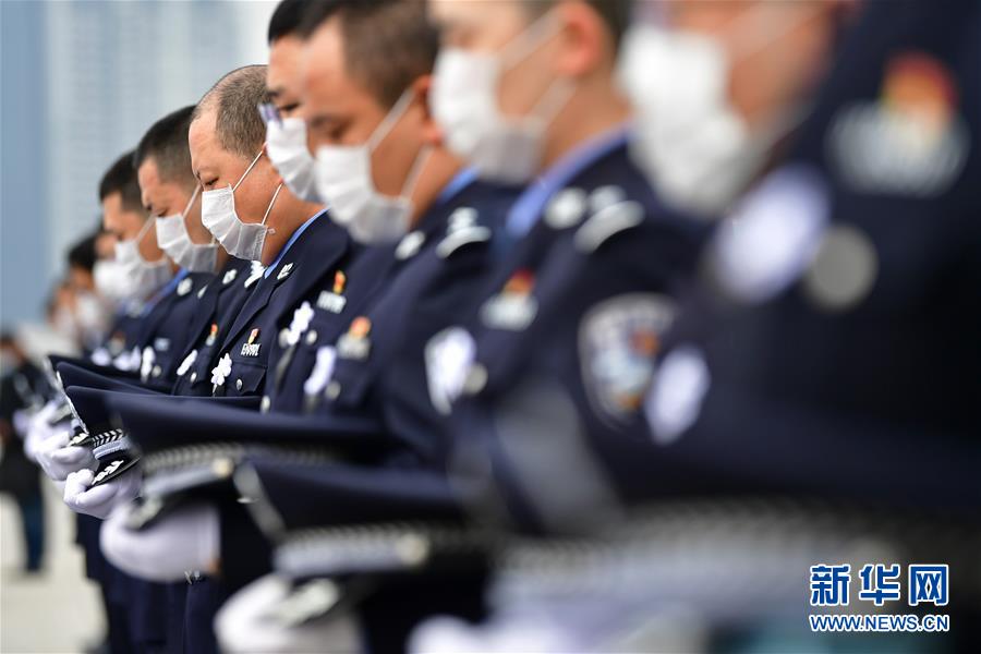 （新華全媒頭條&middot;圖文互動(dòng)）（6）舉國同悲 萬眾同心&mdash;&mdash;全國各地悼念新冠肺炎疫情犧牲烈士和逝世同胞側(cè)記