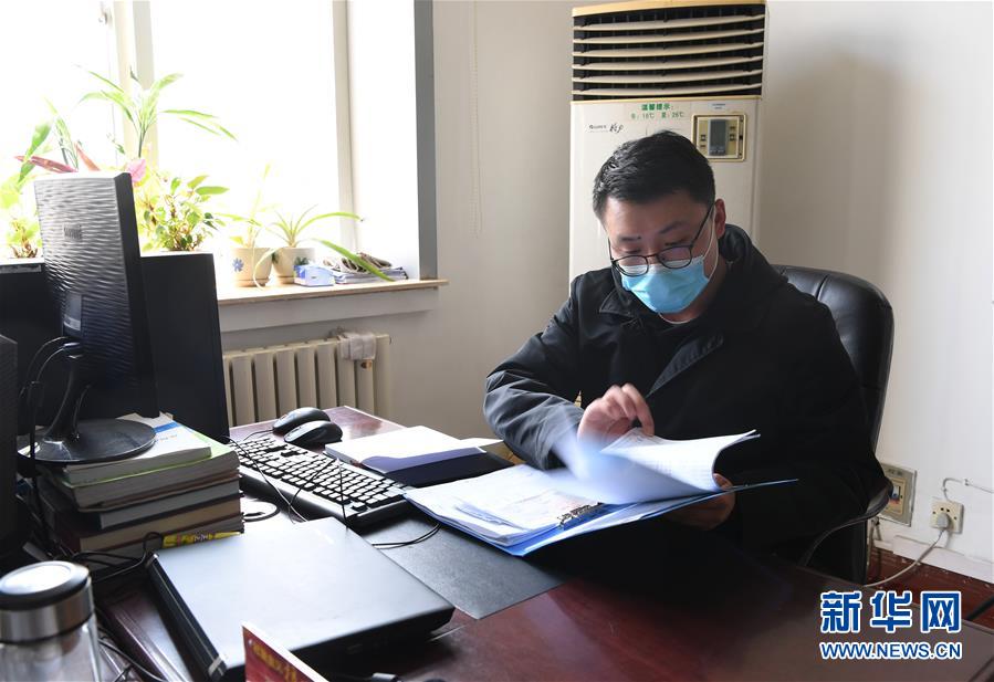 （一線抗疫群英譜&middot;圖文互動(dòng)）（2）&ldquo;再年輕，也要學(xué)做頂梁柱&rdquo;&mdash;&mdash;記&ldquo;95后&rdquo;干警李文超