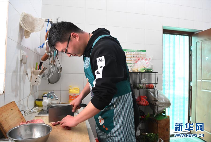 （一線抗疫群英譜&middot;圖文互動(dòng)）（4）&ldquo;再年輕，也要學(xué)做頂梁柱&rdquo;&mdash;&mdash;記&ldquo;95后&rdquo;干警李文超