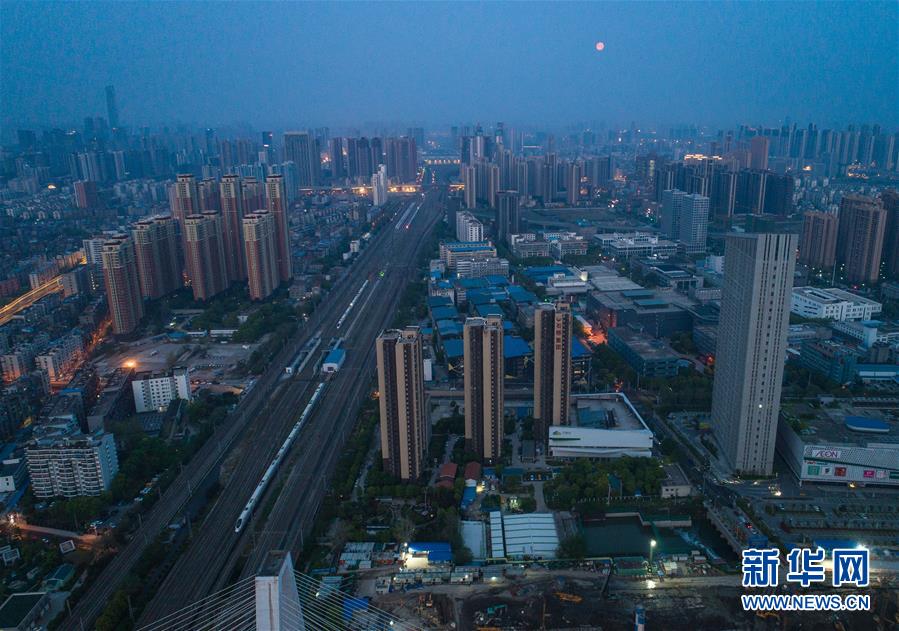 （新華全媒頭條&middot;圖文互動(dòng)）（4）武漢重啟，不負(fù)春天&mdash;&mdash;寫在武漢&ldquo;解封&rdquo;之際