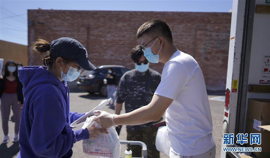 （國際疫情&middot;圖文互動）（5）&ldquo;來自祖國濃濃的愛&rdquo;&mdash;&mdash;在美留學(xué)生領(lǐng)取&ldquo;健康包&rdquo;背后的故事
