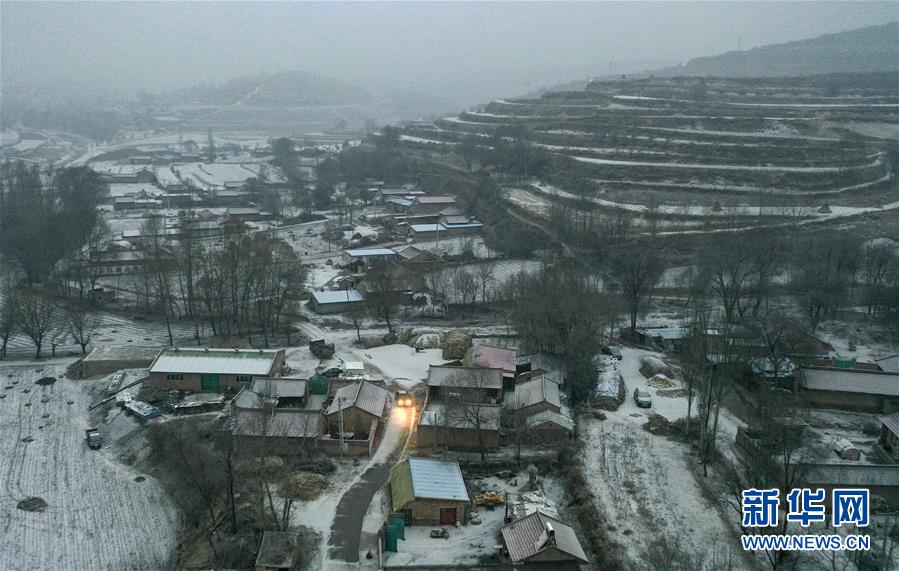 （新華全媒頭條&middot;圖文互動(dòng)）（3）春天里的5個(gè)&ldquo;戰(zhàn)貧&rdquo;瞬間&mdash;&mdash;習(xí)近平總書記關(guān)于脫貧攻堅(jiān)決策部署指引攻克最后的深貧堡壘