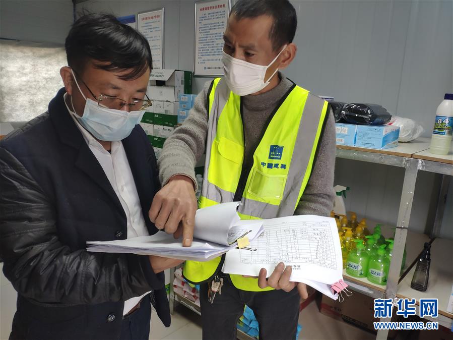 （一線抗疫群英譜&middot;圖文互動）（1）&ldquo;逆行者&rdquo;曾陽春：步行十公里，他冒雨趕赴一線