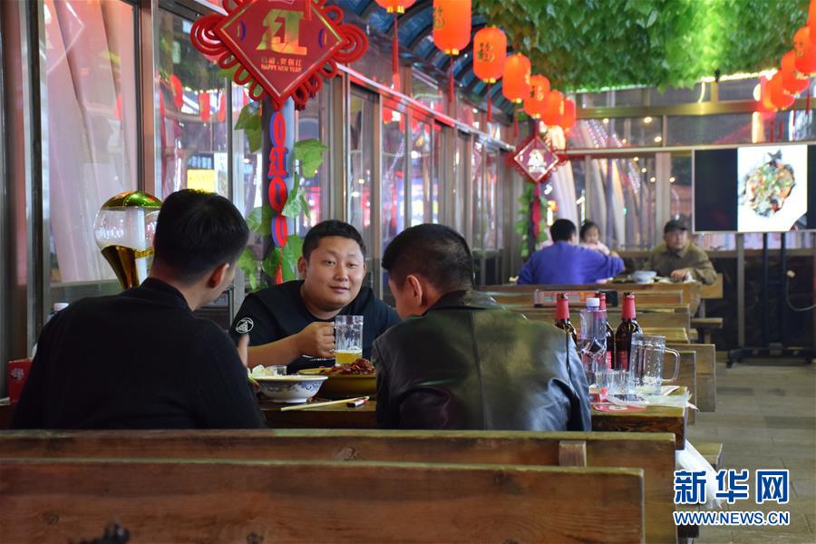 （圖文互動(dòng)）（1）天津：&ldquo;夜經(jīng)濟(jì)&rdquo;為&ldquo;疫&rdquo;后城市帶來生機(jī)