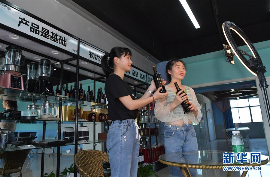 （新華全媒頭條&middot;圖文互動）（6）人氣回暖 消費復(fù)蘇 健康出行&mdash;&mdash;加長版&ldquo;五一&rdquo;假期觀察 