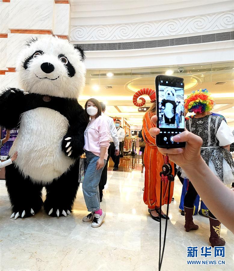 （新華全媒頭條&middot;圖文互動）（8）人氣回暖 消費復(fù)蘇 健康出行&mdash;&mdash;加長版&ldquo;五一&rdquo;假期觀察 