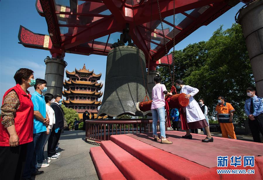 （新華全媒頭條&middot;圖文互動）（32）鐘華論：在民族復(fù)興的歷史豐碑上&mdash;&mdash;2020中國抗疫記