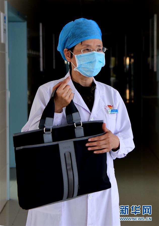 （圖文互動(dòng)）（1）會(huì)說話的戰(zhàn)&ldquo;疫&rdquo;包&mdash;&mdash;縣醫(yī)院女院長白金娥抗疫故事