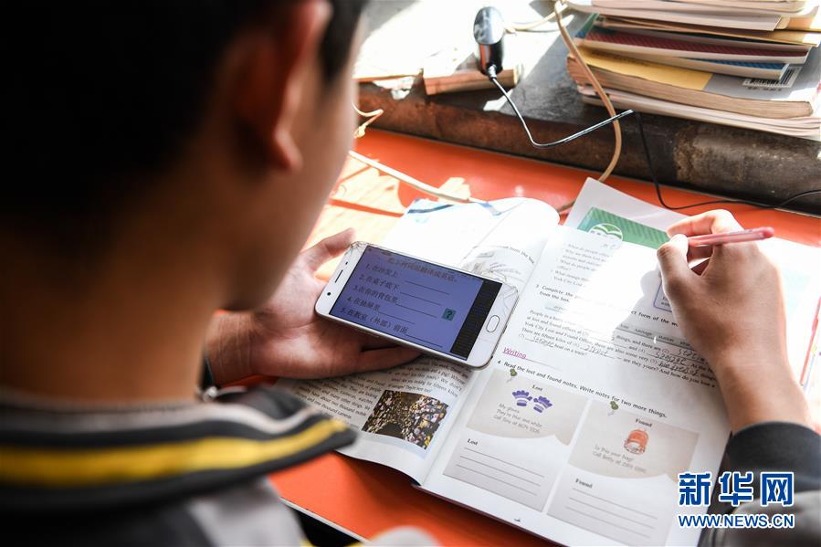 （新華全媒頭條&middot;圖文互動）（21）從人民中汲取磅礴力量&mdash;&mdash;習(xí)近平總書記同出席2020年全國兩會人大代表、政協(xié)委員共商國是紀(jì)實