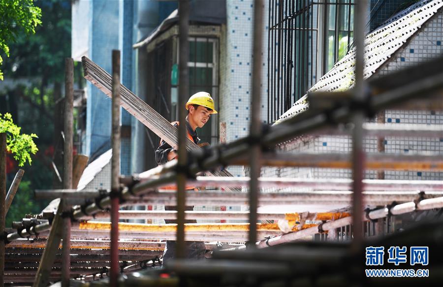 （新華全媒頭條&middot;兩會(huì)精神看落實(shí)&middot;圖文互動(dòng)）（8）努力讓群眾看到變化得到實(shí)惠&mdash;&mdash;落實(shí)全國兩會(huì)精神持續(xù)保障和改善民生述評(píng)