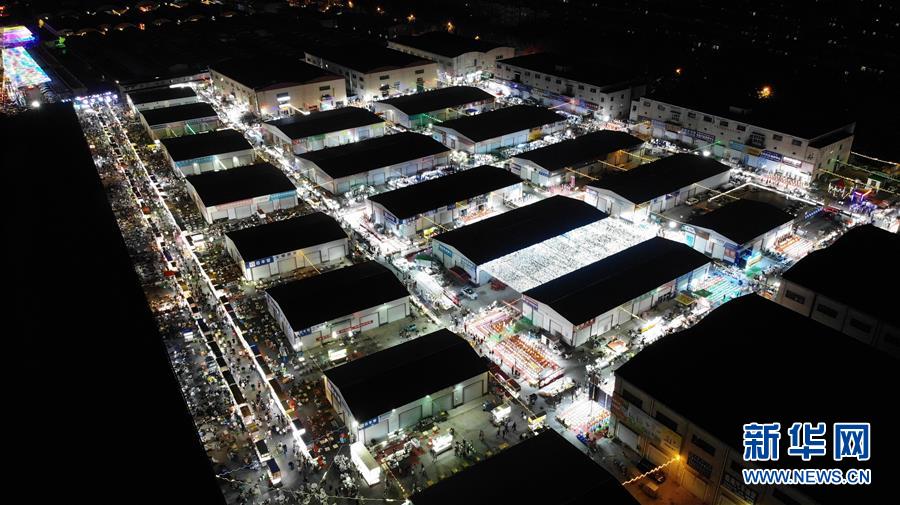 （圖文互動(dòng)）（3）濟(jì)南最大地?cái)偔h(huán)聯(lián)夜市成&ldquo;網(wǎng)紅打卡地&rdquo;