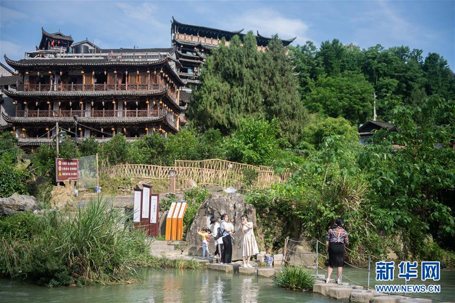 (圖文互動)(7)美了鄉(xiāng)村 富了山民——湖南崛起一批文旅特色小鎮(zhèn)