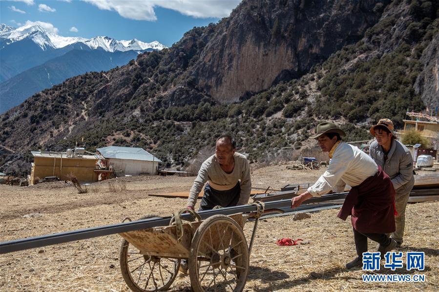 (決戰(zhàn)決勝脫貧攻堅·聚焦三區(qū)三州·圖文互動)(2)拓展新天地——云南迪慶藏區(qū)“新產業(yè)”掠影