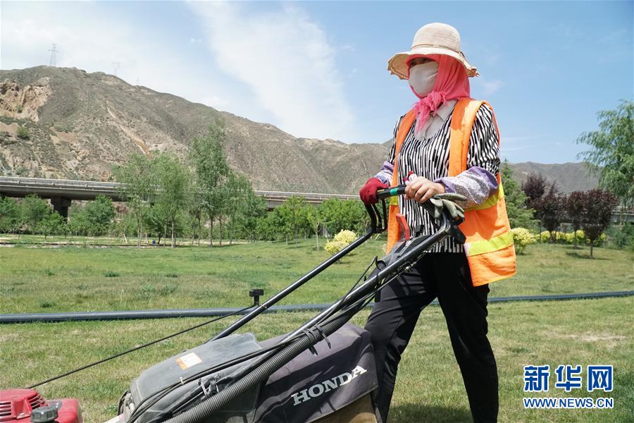 （決戰(zhàn)決勝脫貧攻堅(jiān)&middot;圖文互動(dòng)）（3）李三姐有了&ldquo;美&rdquo;差事