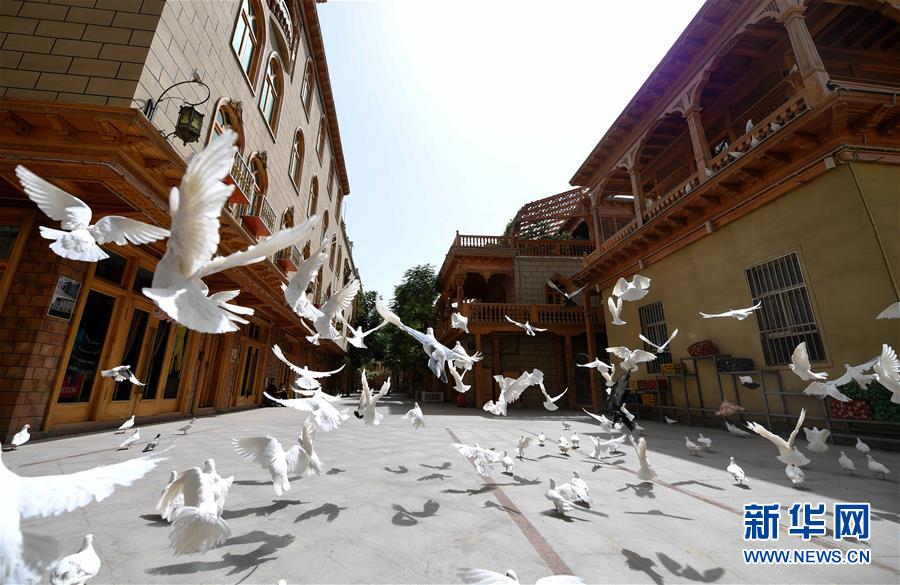 (決戰(zhàn)決勝脫貧攻堅(jiān)·聚焦“三區(qū)三州”·圖文互動(dòng))(2)“古老”和田展現(xiàn)新時(shí)尚