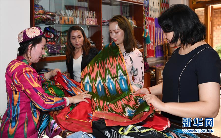 (決戰(zhàn)決勝脫貧攻堅(jiān)·聚焦“三區(qū)三州”·圖文互動(dòng))(4)“古老”和田展現(xiàn)新時(shí)尚