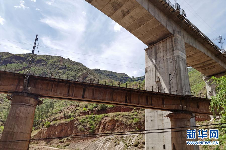 (新華全媒頭條·圖文互動(dòng))(15)自強(qiáng)的力量——成昆鐵路通車50年記