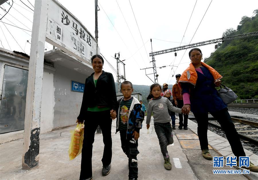 (新華全媒頭條·圖文互動(dòng))(9)自強(qiáng)的力量——成昆鐵路通車50年記