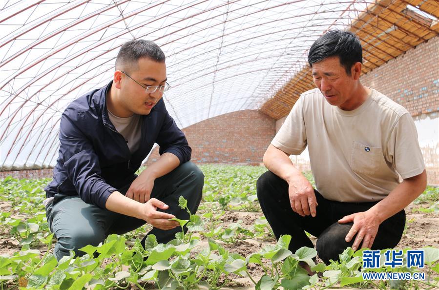 (決戰(zhàn)決勝脫貧攻堅(jiān)·圖文互動(dòng))(1)跨越800公里去駐村的“小林書(shū)記”