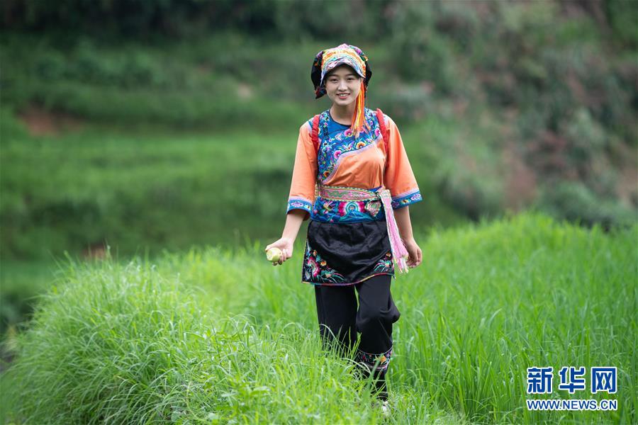 （新華全媒頭條&middot;走向我們的小康生活&middot;圖文互動）（4）那山，那人，那苗寨&mdash;&mdash;十八洞村三代人的奮斗史