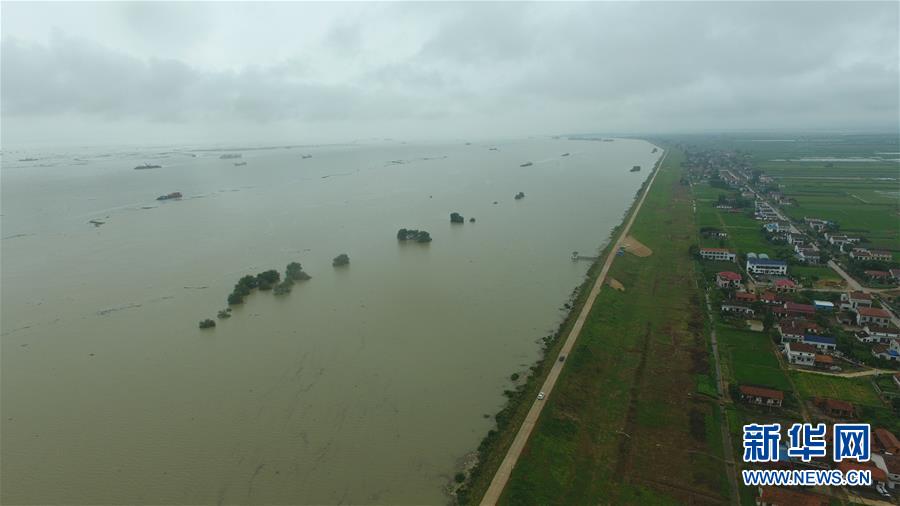 （防汛抗洪&middot;圖文互動(dòng)）（5）&ldquo;險(xiǎn)情不可怕，可怕的是不能及時(shí)發(fā)現(xiàn)險(xiǎn)情&rdquo;&mdash;&mdash;洞庭湖巡堤查險(xiǎn)現(xiàn)場(chǎng)直擊