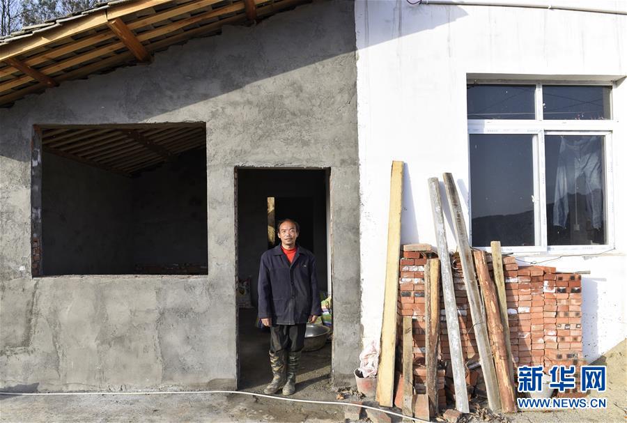 （新華全媒頭條&middot;走向我們的小康生活&middot;圖文互動）（6）奮斗繪就&ldquo;新天府&rdquo;&mdash;&mdash;川蜀大地干群&ldquo;戰(zhàn)貧&rdquo;軌跡掃描