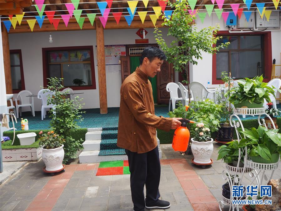 (決戰(zhàn)決勝脫貧攻堅·圖文互動)(2)德吉村里找幸福