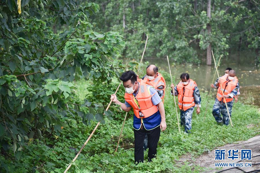 （在習(xí)近平新時(shí)代中國特色社會(huì)主義思想指引下&mdash;&mdash;新時(shí)代新作為新篇章&middot;習(xí)近平總書記關(guān)切事&middot;圖文互動(dòng)）（2）戰(zhàn)疫魔,斗洪魔&mdash;&mdash;湖北全力應(yīng)對(duì)防疫、防汛疊加&ldquo;雙考&rdquo;