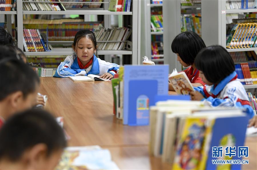 (新華全媒頭條·走向我們的小康生活·圖文互動(dòng))(17)23萬(wàn)人的命運(yùn)轉(zhuǎn)折——我國(guó)最大易地生態(tài)移民安置區(qū)的脫貧密碼