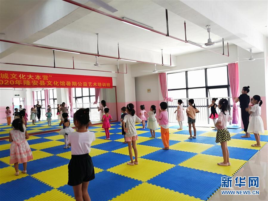 （特別的暑期生活&middot;圖文互動(dòng)）（2）她們的愿望，在這個(gè)假期實(shí)現(xiàn)&mdash;&mdash;廣西隆安易地扶貧搬遷安置區(qū)暑期見(jiàn)聞