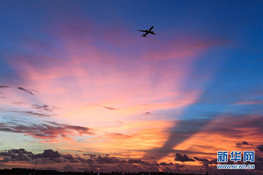 (在習(xí)近平新時(shí)代中國(guó)特色社會(huì)主義思想指引下——新時(shí)代新作為新篇章·習(xí)近平總書(shū)記關(guān)切事·圖文互動(dòng))(6)感受開(kāi)放新魅力——海南自由貿(mào)易港建設(shè)開(kāi)局觀察