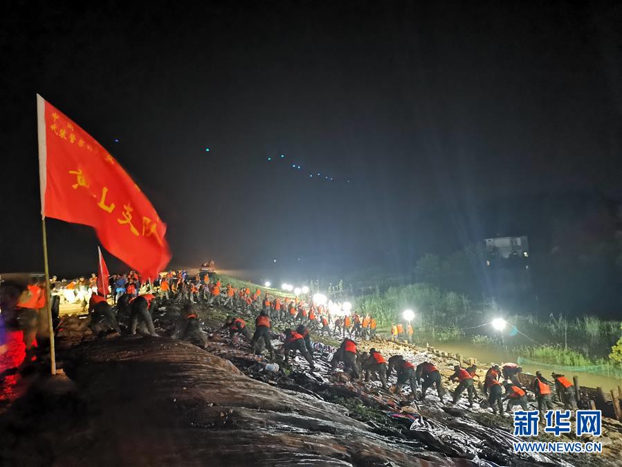 （防汛抗洪&middot;圖文互動）（1）哪里有需要就戰(zhàn)斗在哪里&mdash;&mdash;武警安徽總隊黃山支隊抗洪搶險記事